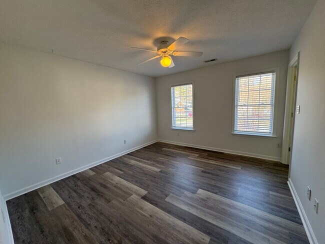 Building Photo - 307 Ludlow Dr