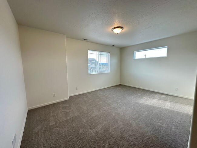 Building Photo - Brand New Post Falls Duplex