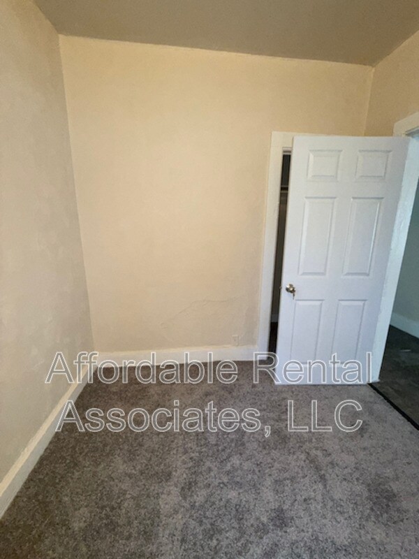 Building Photo - 1306 W Scott St