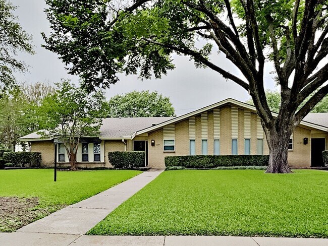 Primary Photo - 2725 Forest Grove Dr