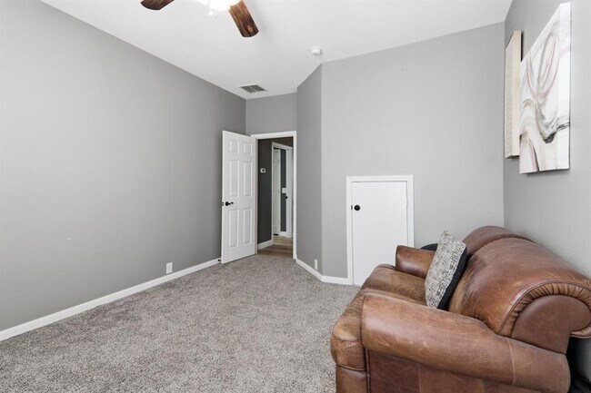 Building Photo - 2157 Paradise Ridge Dr