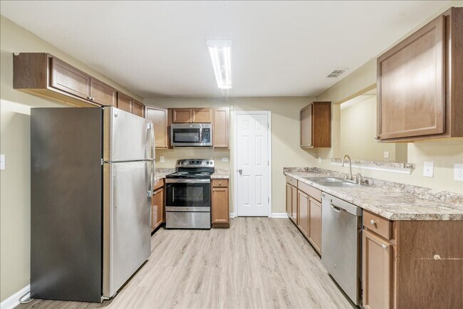 Building Photo - 207 Iris Cir
