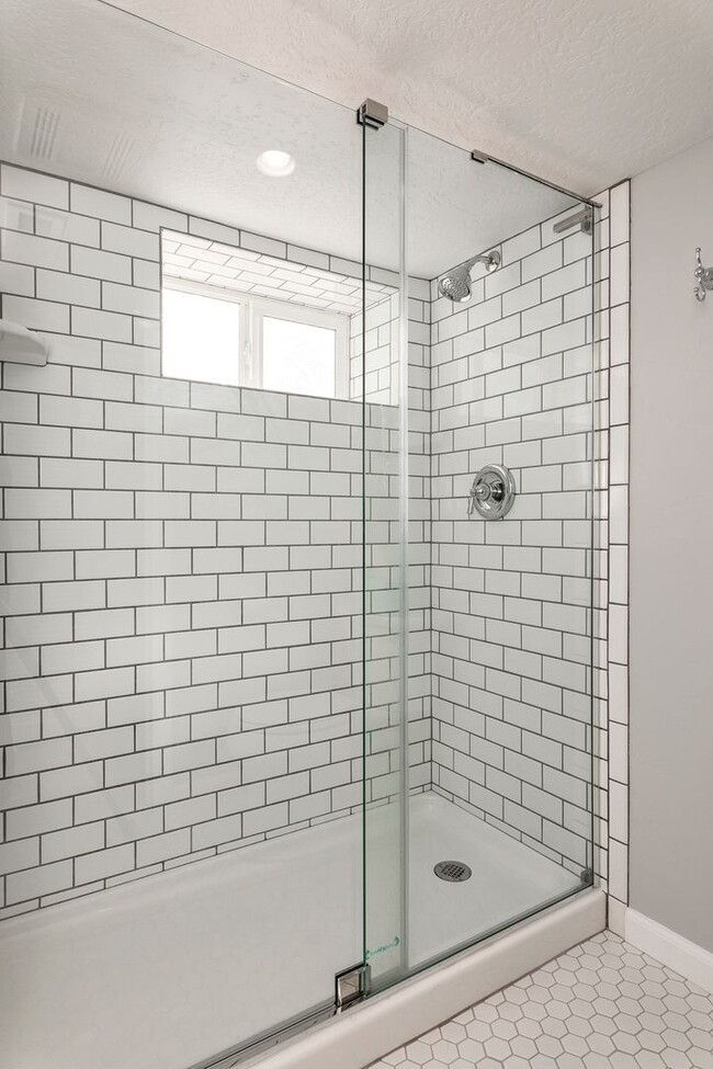 Building Photo - North End Beauty with Bonus Space & Garage!