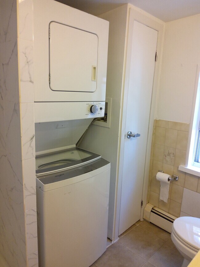 Building Photo - Saint Pauls Avenue, Cliffside Park, NJ 07010 - 1 BR 1 BA multi-family home