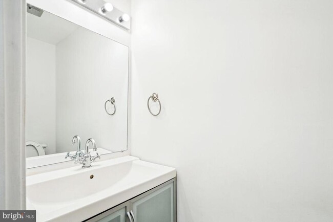 Building Photo - 9909 Hemlock Woods Ln