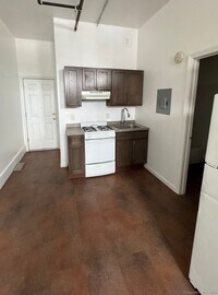 Building Photo - 2014 Main St