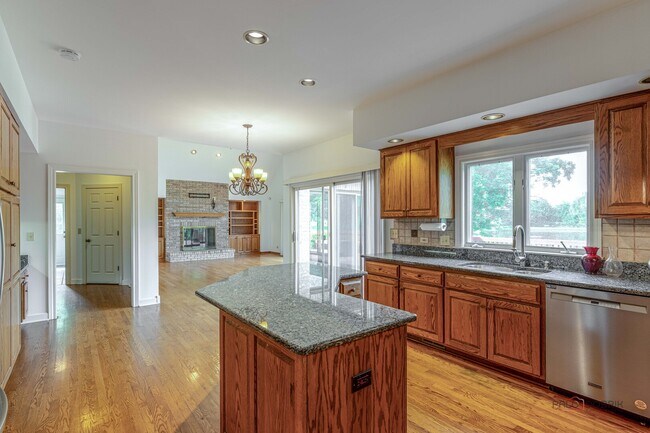 Building Photo - 5420 Belmont Ct