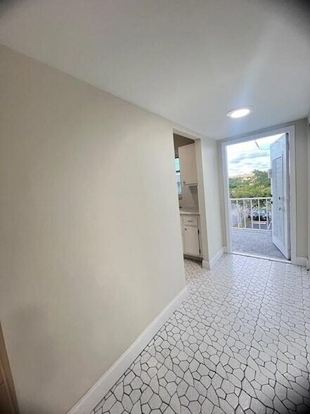 Building Photo - 8515 Sunrise Lakes Blvd