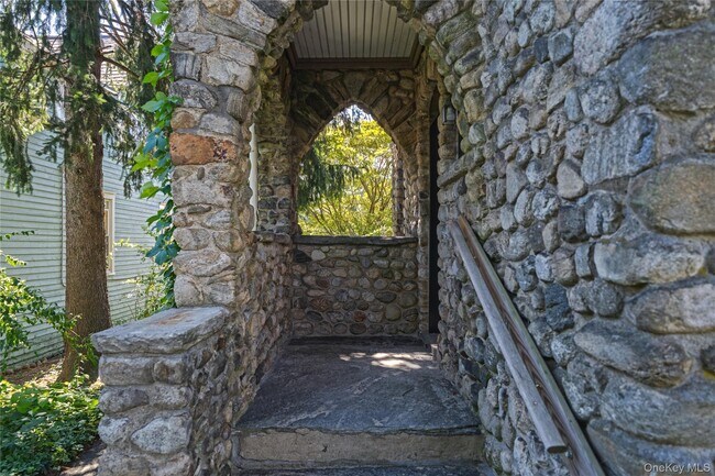 Building Photo - 16 Bedford Rd