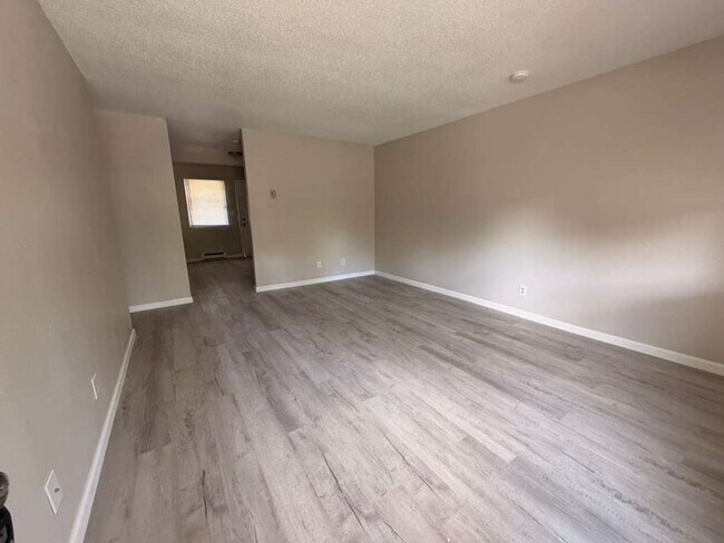 Building Photo - 140 Chapel Dr