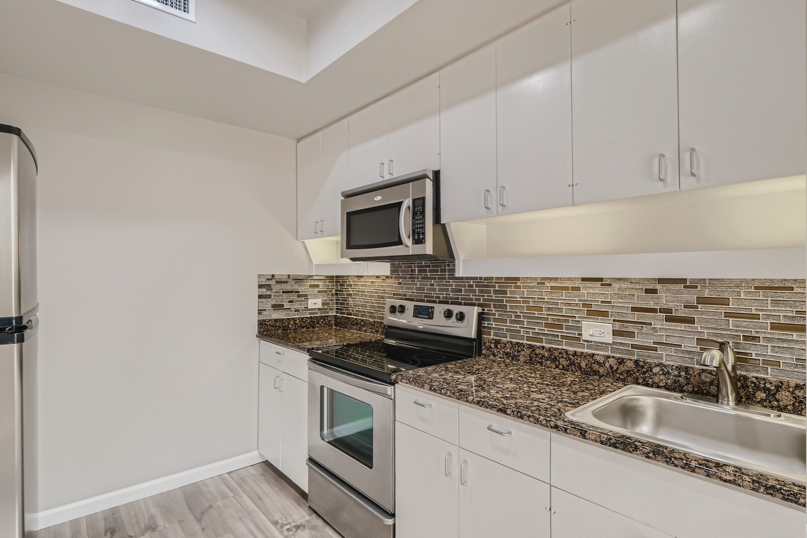 Building Photo - 8642 Fredericksburg Rd