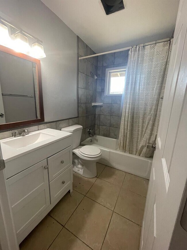 Building Photo - 8003 Pinedale Cove