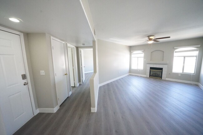 Building Photo - SHOWINGS AVAILABLE NOW