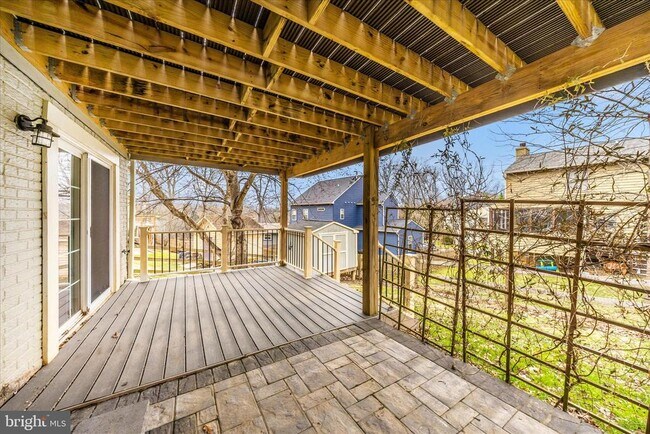 Building Photo - 6634 Rockridge Rd