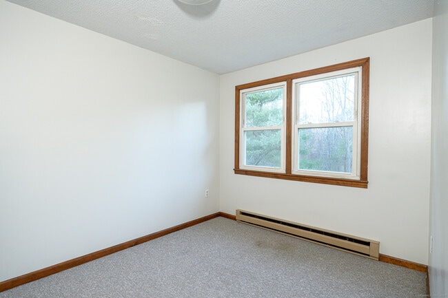 Building Photo - 252 Harrisville Rd