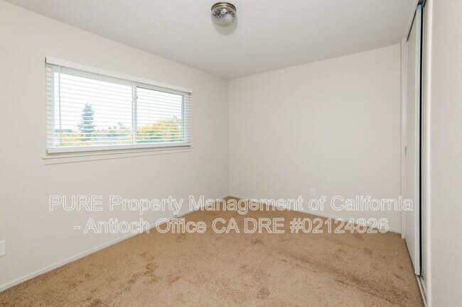 Building Photo - 2117 Biglow Dr