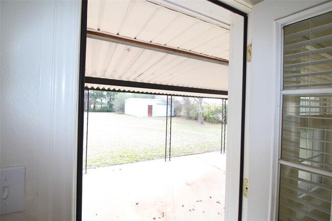 Building Photo - 2000 E Alameda St