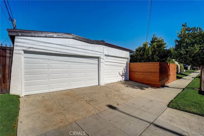 Building Photo - 6531 Arlington Ave