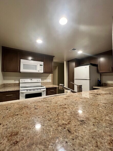 Kitchen - 911 Fulton Ave