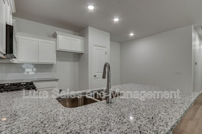 Building Photo - 11607 Mackenzie Wy