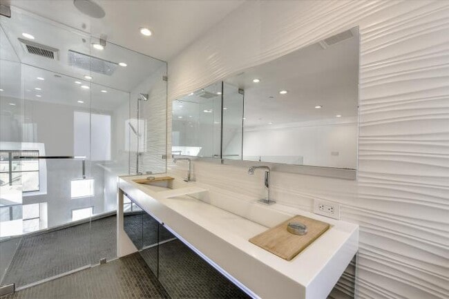 Building Photo - 1 bedroom in San Francisco CA 94103