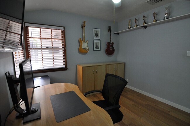 Building Photo - 4 Bedroom Pool Home for Rent in Woodland H...
