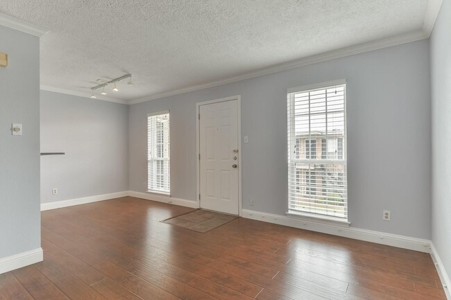Building Photo - 6402 Del Monte Dr