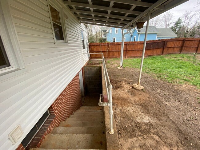 Building Photo - 4025 Robinhood Rd