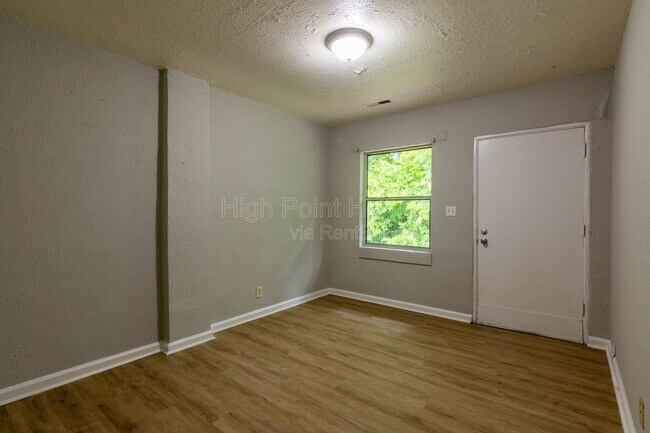 Building Photo - 433 Carver Ln