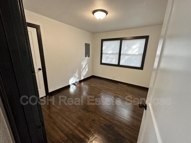 Building Photo - 6254 N Independence St