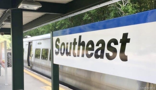 Building Photo - 422 Fox Run Ln