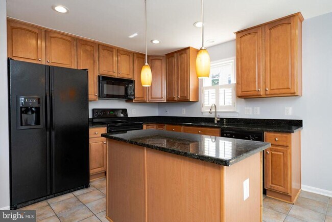Building Photo - 2011 Pieris Ct