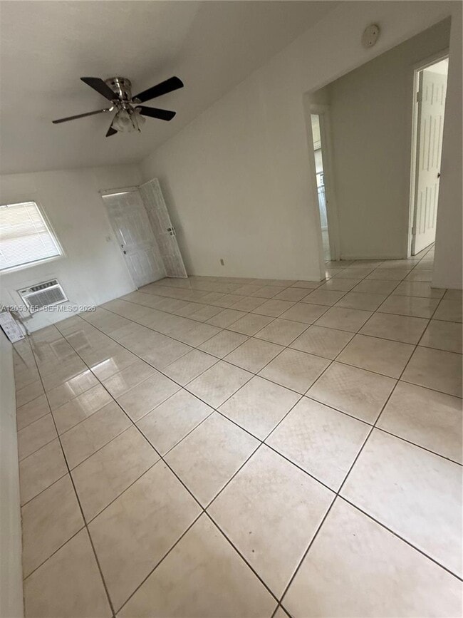 Building Photo - 708 N 20th Ct