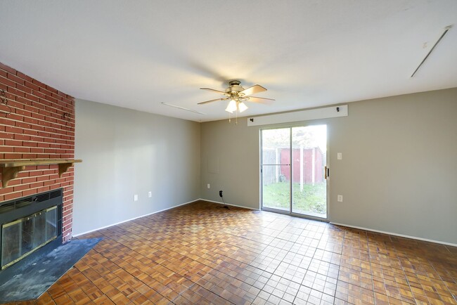 Building Photo - Beautiful Townhome Near Gunner's Lake in Germantown