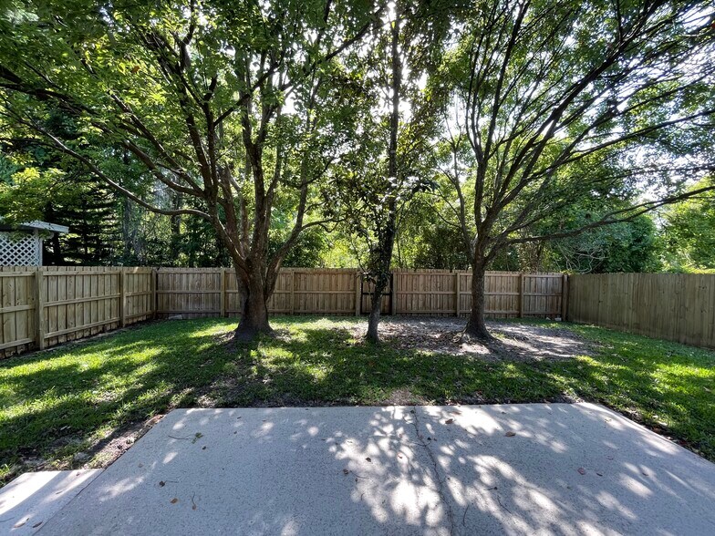 Building Photo - 4228 Boca Woods Dr