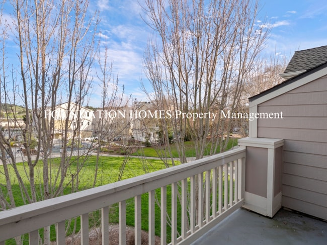 Building Photo - 33 Ranch Dr