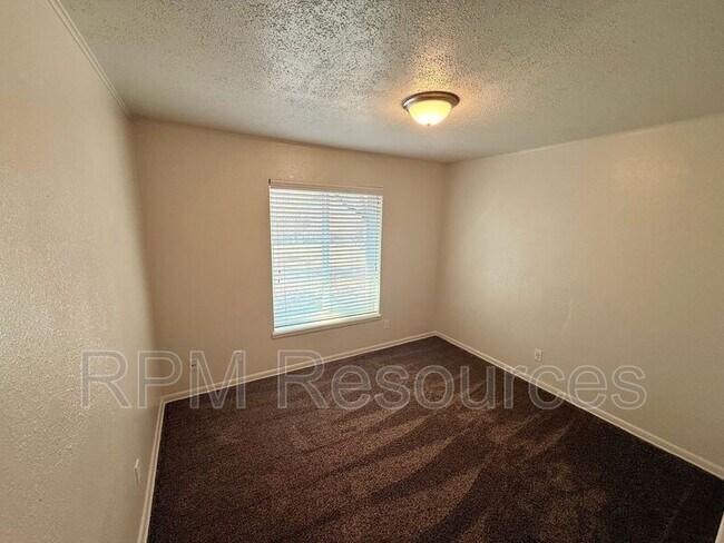 Building Photo - 4416 NW 44th St