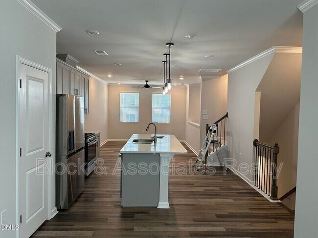 Building Photo - 608 Gimari Dr