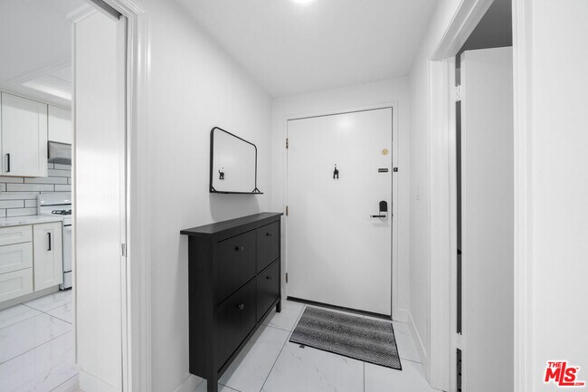 Building Photo - 4444 Wilshire Blvd