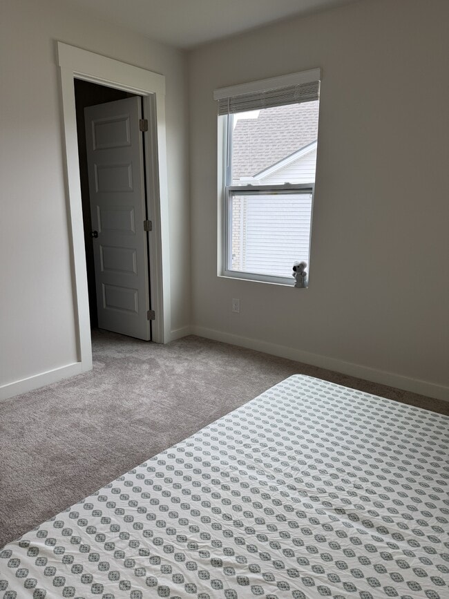 Building Photo - 213 Tartan Dr