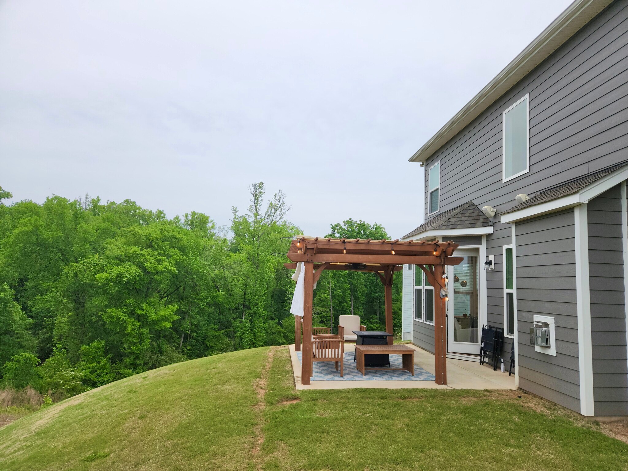 Building Photo - 4745 Kingswood Dr