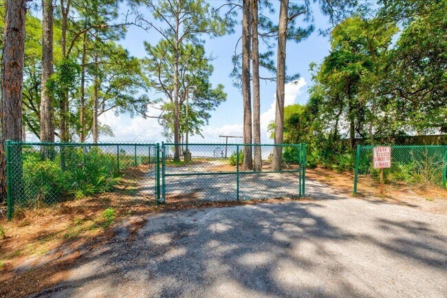 Building Photo - Stunning 5 bedroom home in Santa Rosa Beach!