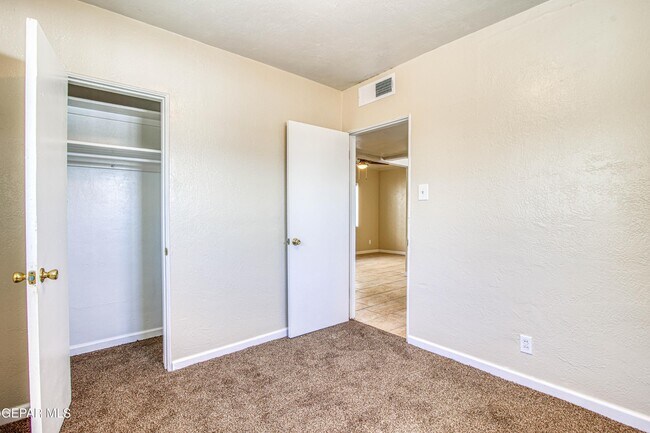 Building Photo - 1611 N Kansas St