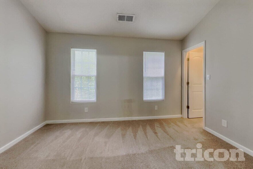 Building Photo - 1017 Woodland Pointe Dr