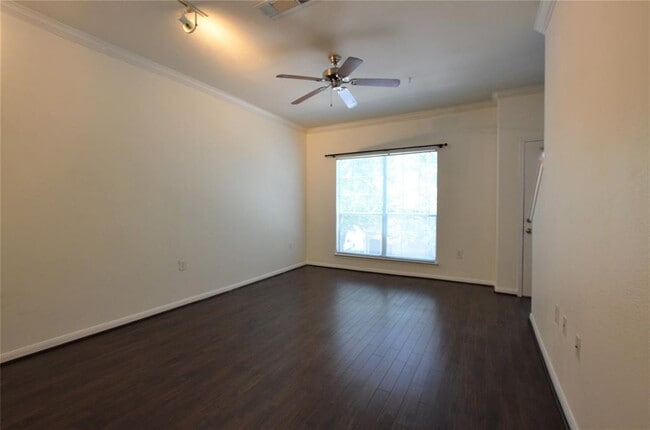Building Photo - 9200 Westheimer Rd