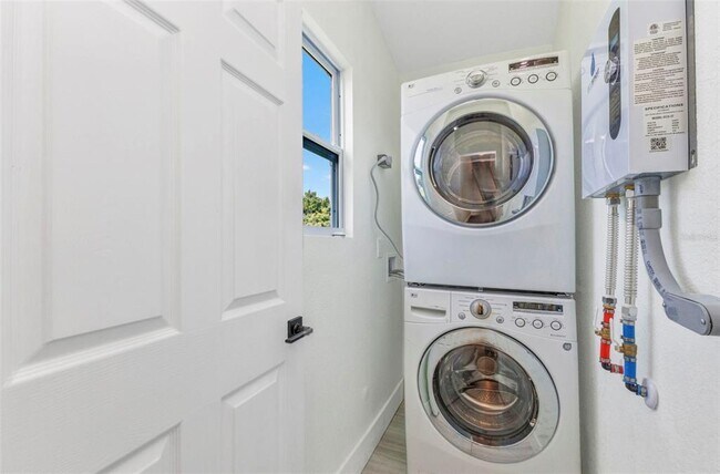 Building Photo - 1611 Sheehan Blvd