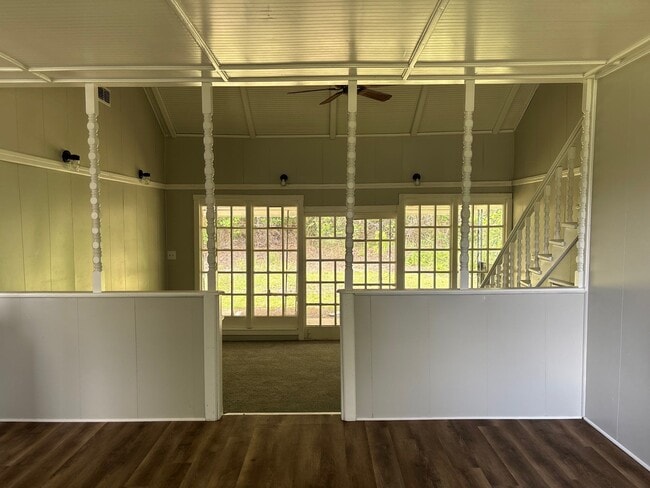 Building Photo - 211 Nance St