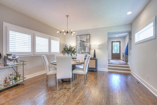 Building Photo - Luxurious 4BR Home Close to 12 South