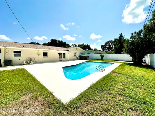 Building Photo - 245 Monaco Rd