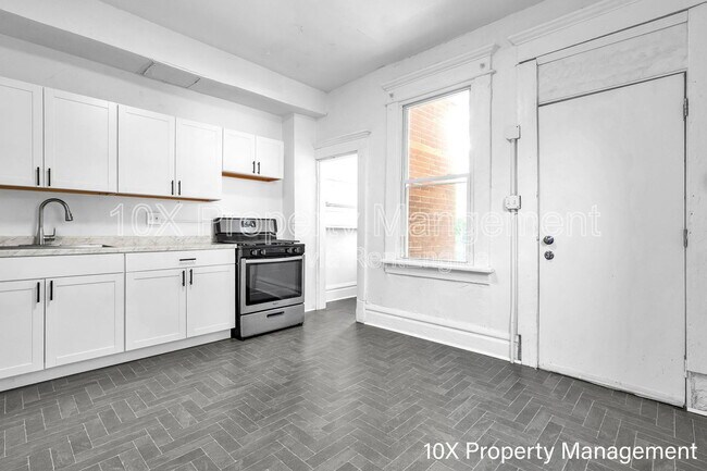 Building Photo - 851 Bellows Ave